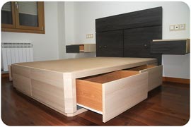 cama con cajones mesitas y cabecero color oscuro