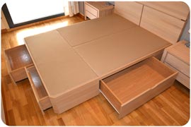 Cama con cajones de matrimonio con 6 cajones cabecero y mesitas de noche al suelo